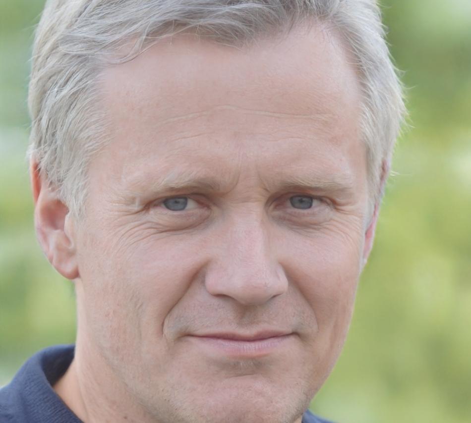 Portrait de Thibault Merceron, directeur analyse financière